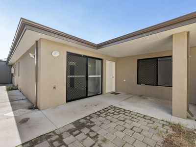 8B Stanmore Ct, Lynwood