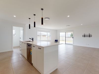 64 Champagne Drive, Dubbo