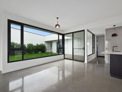 2 / 54 Landsborough Avenue, Newstead