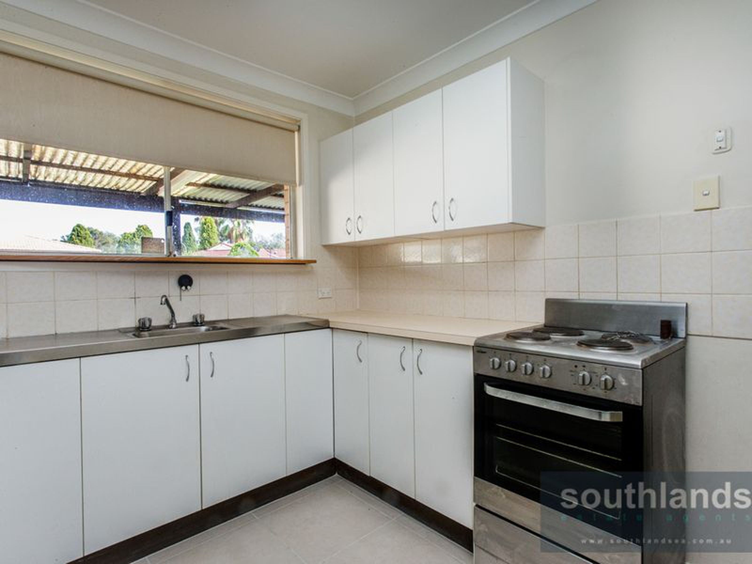 33 Carnation Avenue, CLAREMONT MEADOWS
