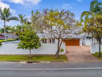 6 Santa Cruz Boulevard, Clear Island Waters