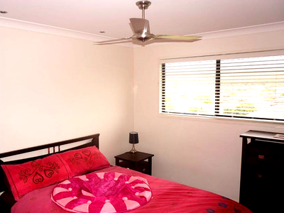 2 / 23 Cranberrie Cres, Pimpama