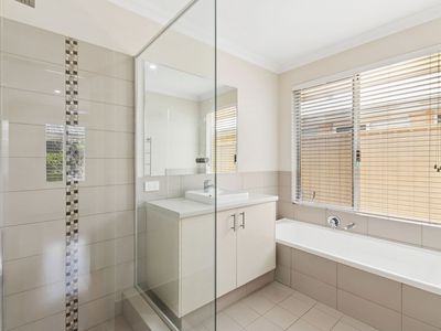 4 Arinto Court, Caversham