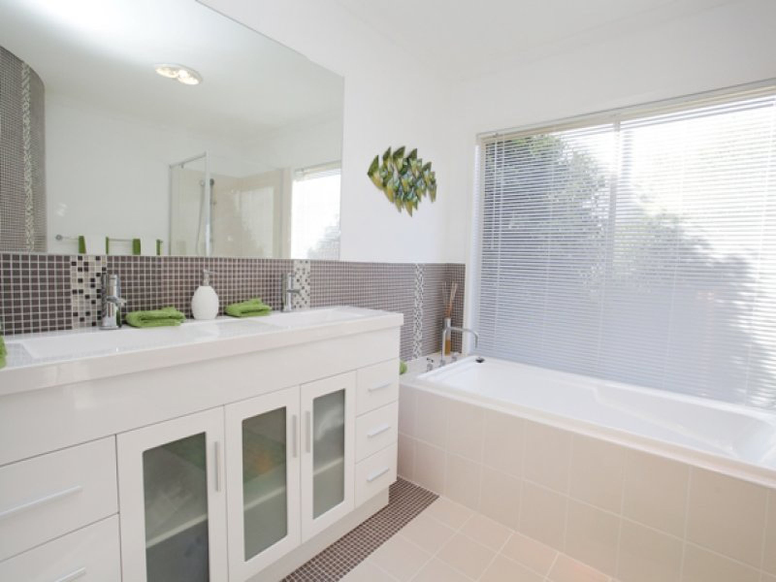 15 Dunna Place, GLENMORE PARK
