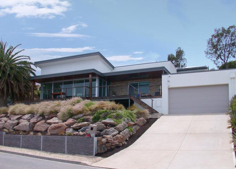 8 Columbia Crescent, Hallett Cove