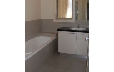 1 / 11 McCaffery Rise, Pakenham
