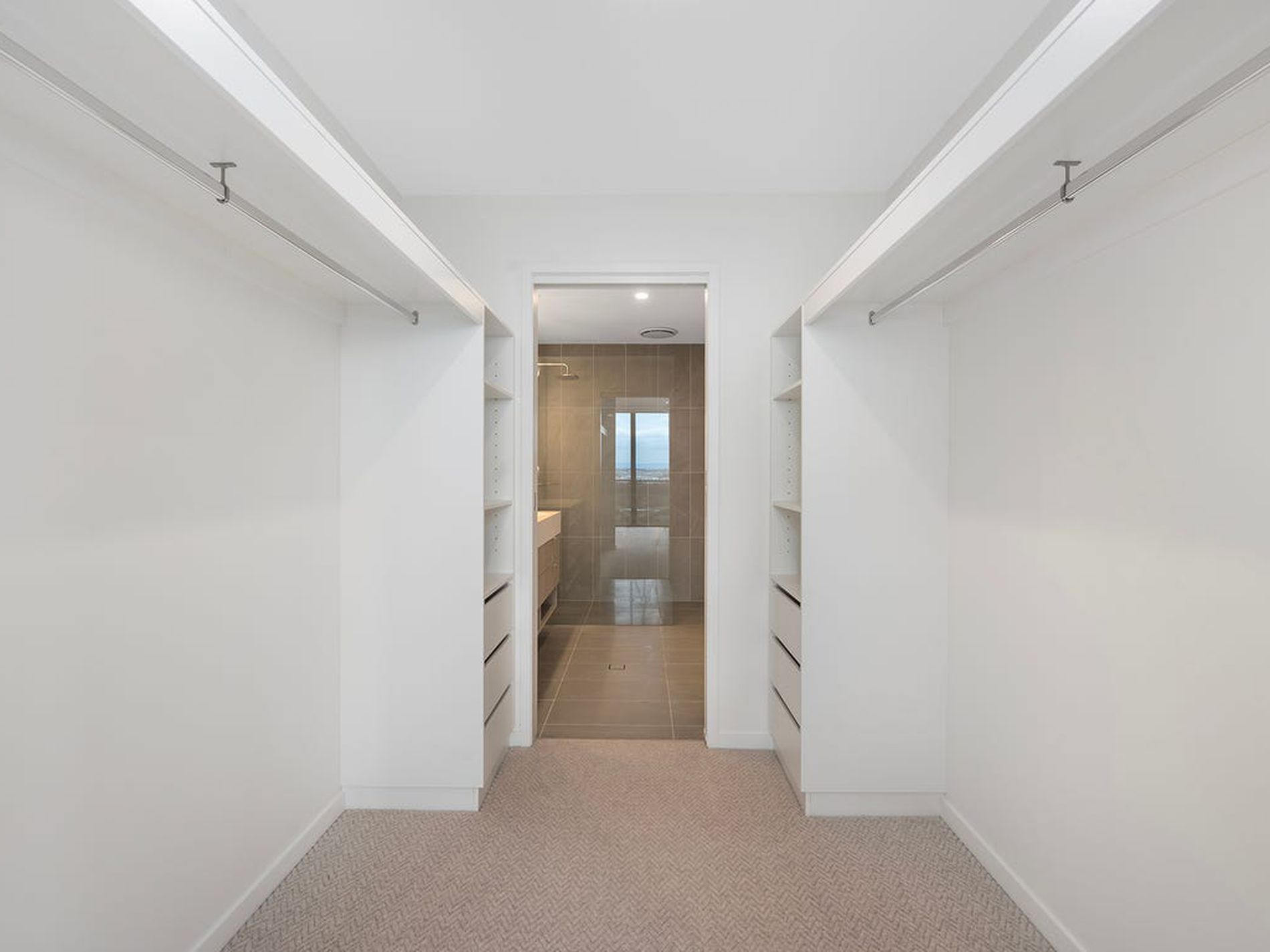 502 / 15 Cannes Avenue, Surfers Paradise