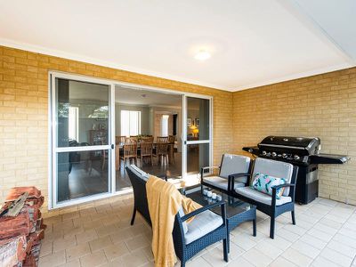 1 Yanga Court, Lakelands