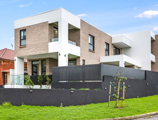 1C Tewinga Road, Birrong