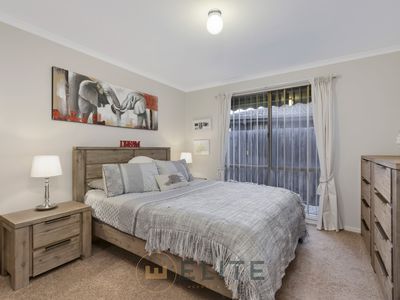 1 / 8 Lancaster Avenue, Narre Warren