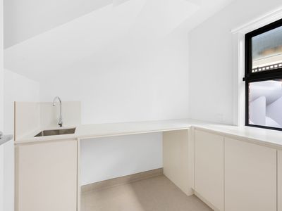 2 / 12 Irvine Crescent, Brunswick West