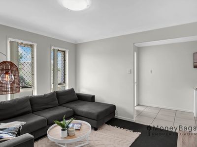 4 Phoebe Way, Gleneagle