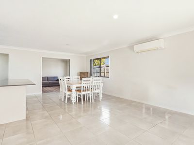 27 Phoebe Way, Gleneagle