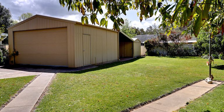 7 Charman Ave, Euroa
