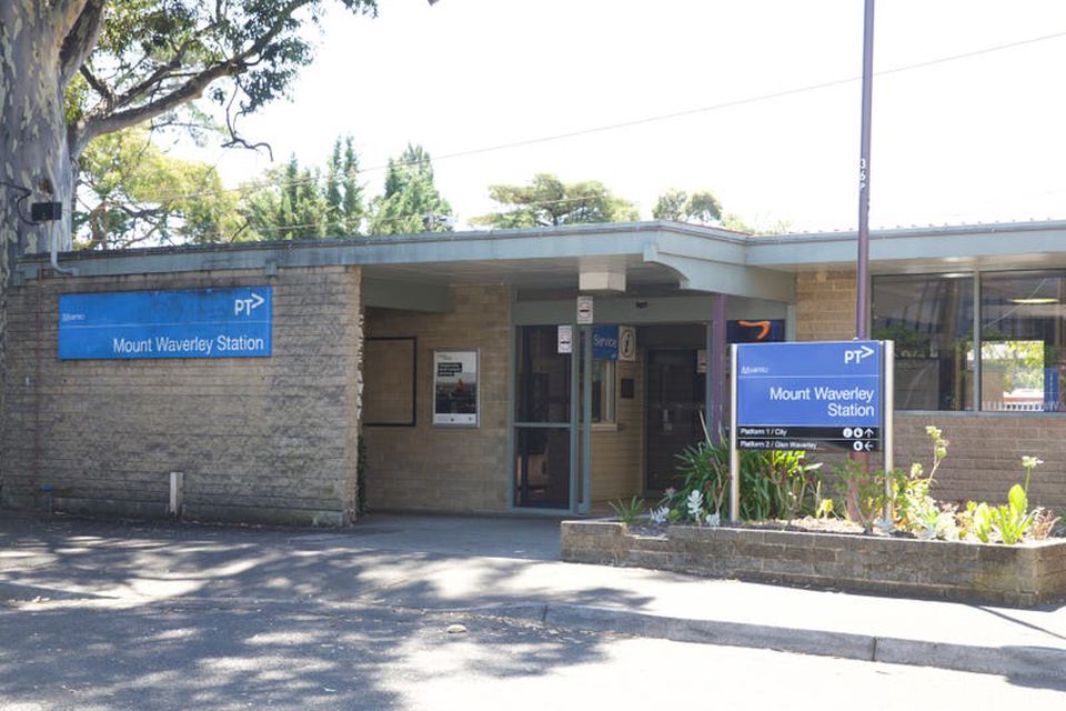 14 Charlton Street, Mount Waverley