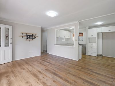 6 Essex Court, Bellbird Park