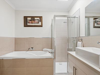 2 / 34 LINNET STREET, Altona