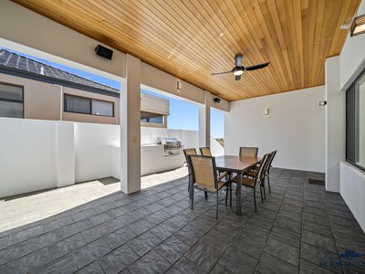 10 Tindal Avenue, Yangebup