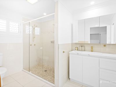 6 Coolwaters Esplanade, Kinka Beach