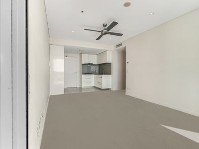 2037 / 16 Hamilton Place, Bowen Hills