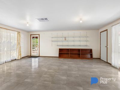 6 Peake Court, Ascot