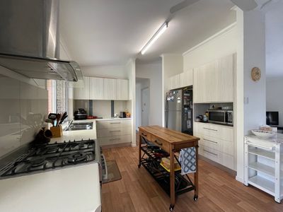 10 Golden Court, Kawungan