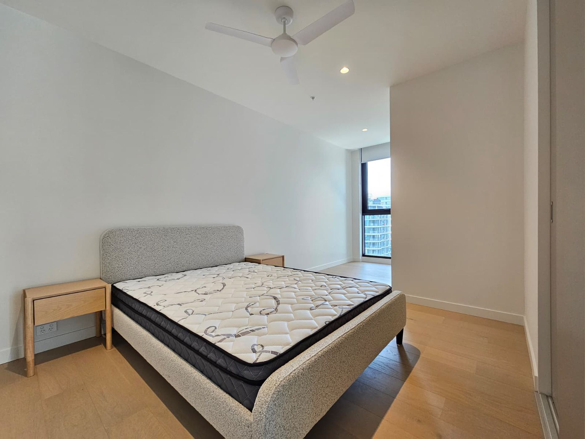 1102 / 8 Louise Street, Melbourne