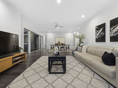77 Mossvale Drive, Wakerley
