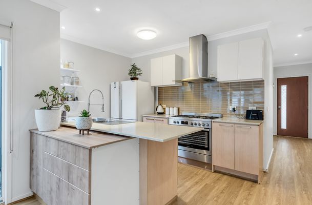 15 Kirkstead Grove, Craigieburn