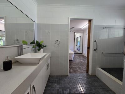 15 Twelfth Avenue, Atherton