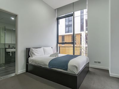 412 / 3 Gearin Alley, Mascot