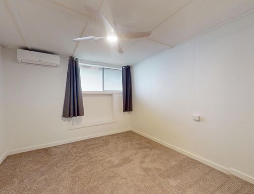 Refurbished Myles St Family Home image 13