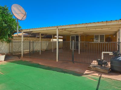 4 Yanderra Crescent, South Hedland