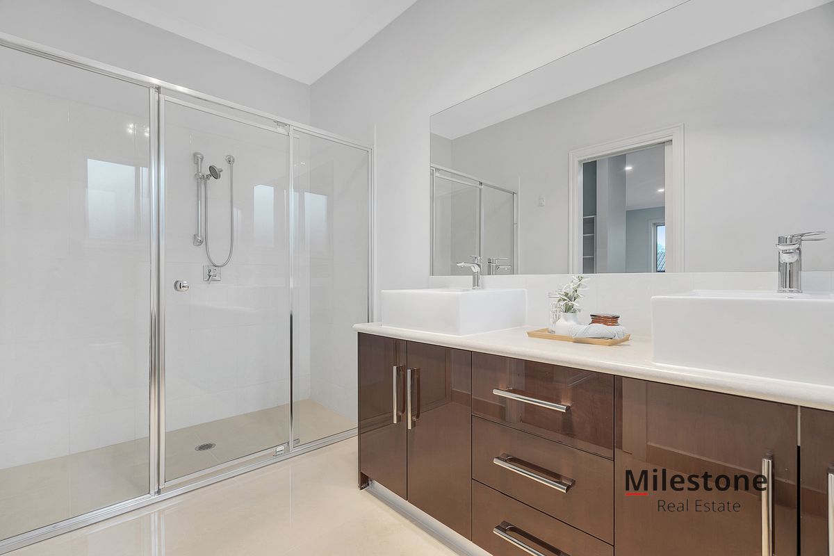 5 Sedgwick Court, Lynbrook