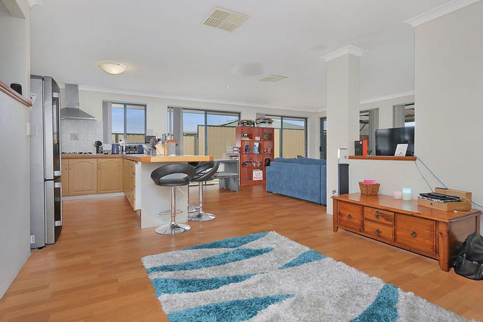 6 Coorong Turn , Warnbro