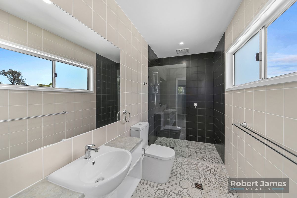 2 / 8 Doonella Street, Tewantin