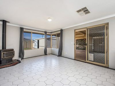 32 Jubilee Drive, Waikiki
