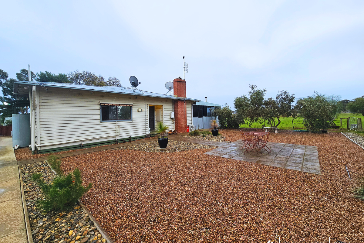 1503 Corop-Wanalta Road, Corop