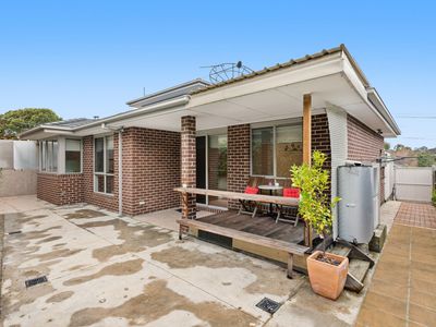 2 / 1 Sylvan Crescent, Ashwood