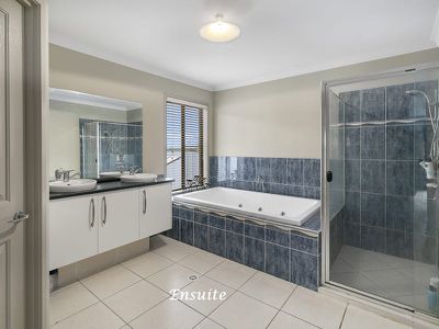 4 Green Way, Rochedale South