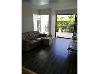 28 / 10 Grand Parade, Kawana Island