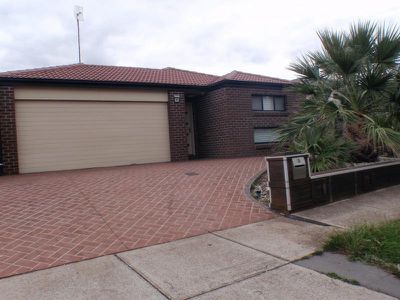 18 Deakin Grove, Burnside Heights