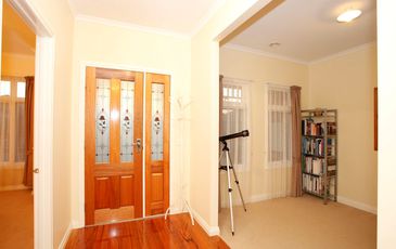 8 Lakeside Drive, Berwick