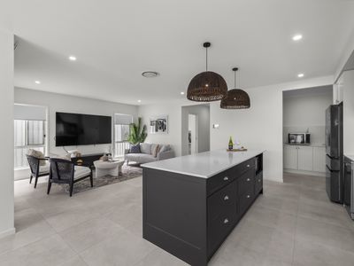 5 Lord Howe Circuit, Banya