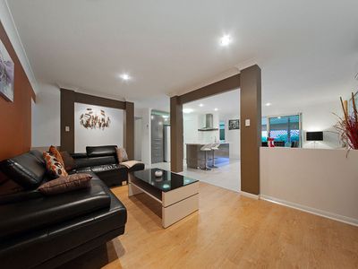 4 Letitia Place, Wakerley