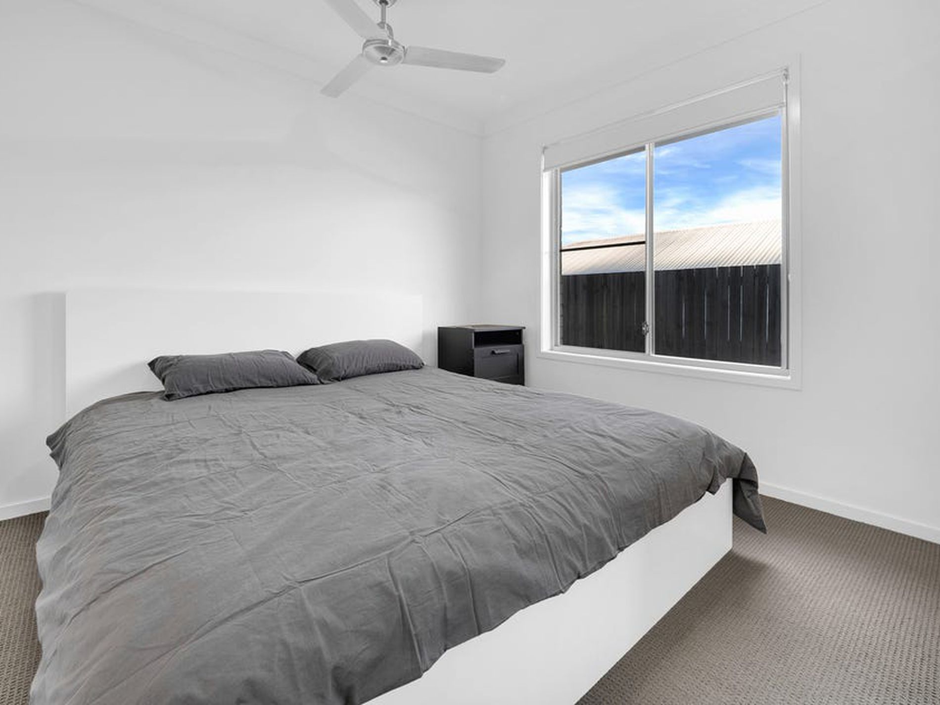 10 DANDELION DRIVE, Springfield Lakes