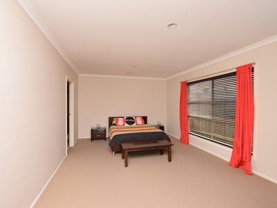 25 Gallery Way, Pakenham