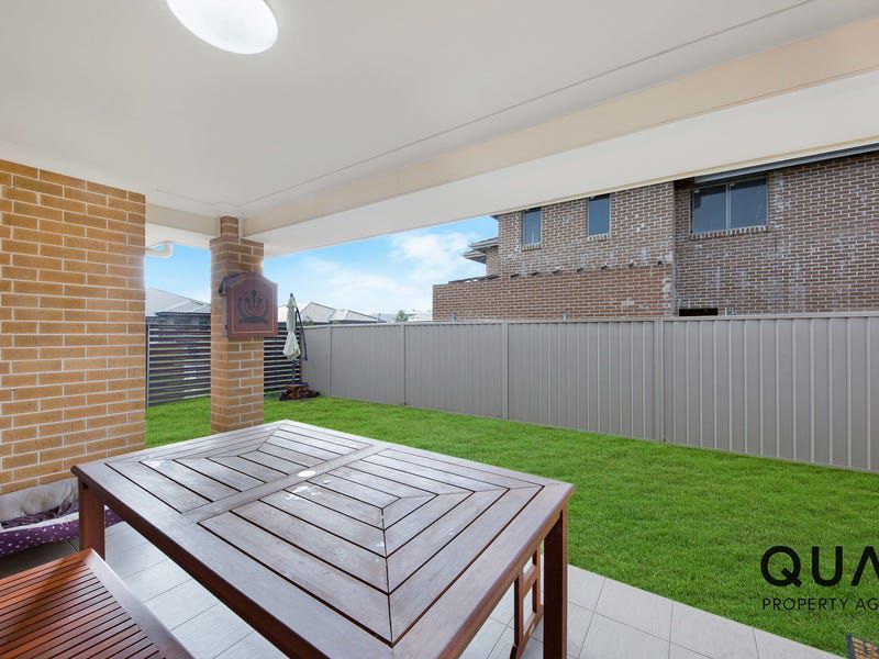 158 Lakeside Parade, Jordan Springs