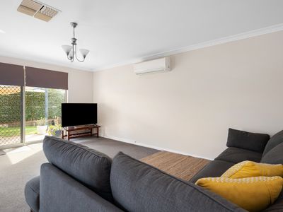 2 / 4 Nepean Grove, Hannans