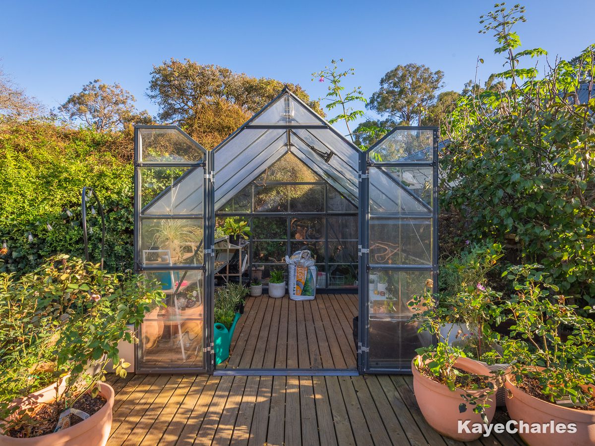 2 Young Street, Beaconsfield Upper